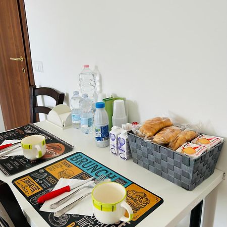 Bed and Breakfast The House Fiera Di Roma Aeroporto Fiumicino Ponte Galeria Exterior foto