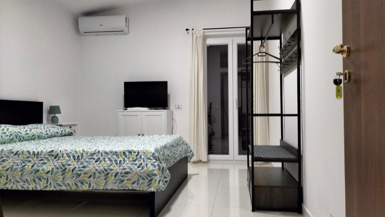 Bed and Breakfast The House Fiera Di Roma Aeroporto Fiumicino Ponte Galeria Exterior foto